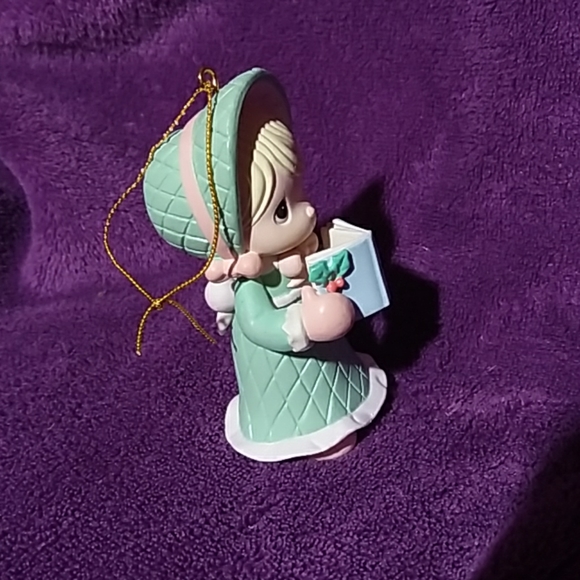 1995 Precious Moments Christmas Ornament - Picture 2 of 3